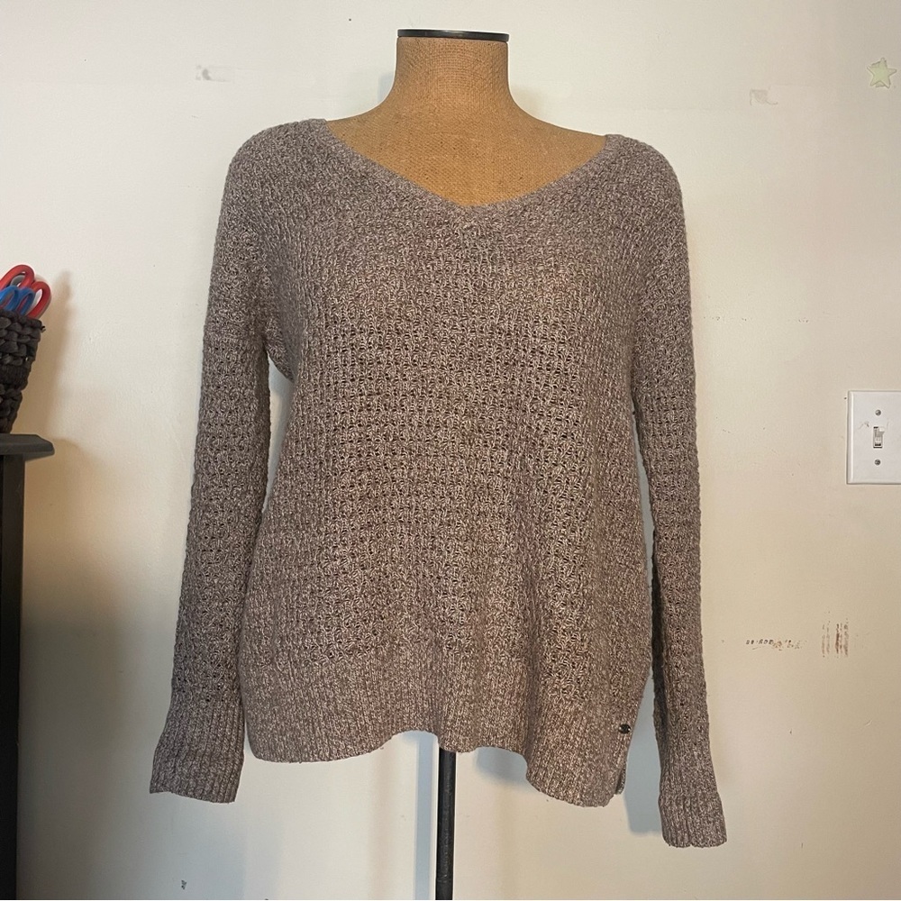 American Eagle outfitters women’s open weave light weight v-neck sweater  Med